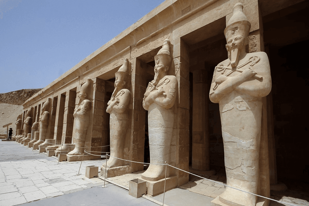 LUXOR OVER DAY