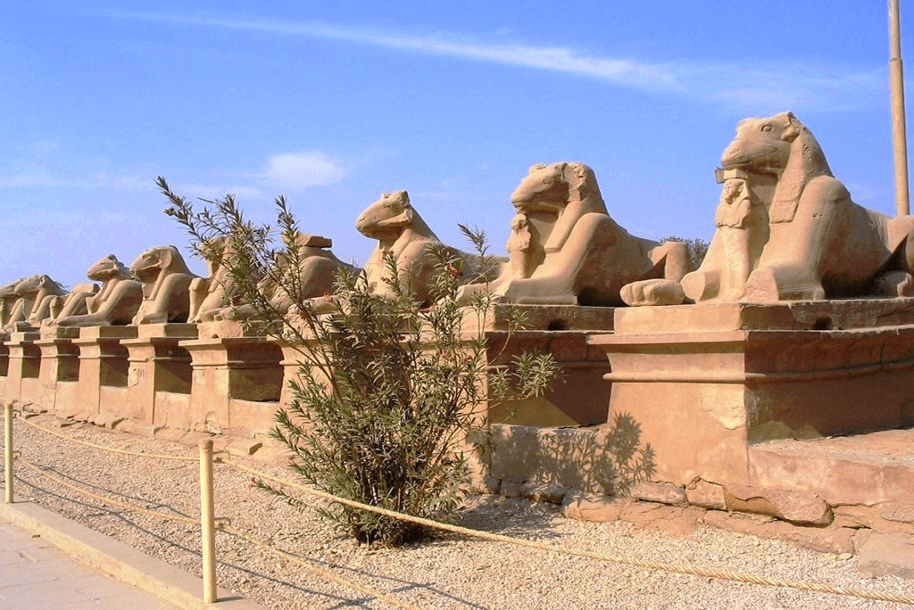 LUXOR OVER DAY